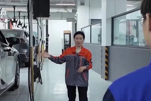 她把課堂搬進車間，將生產融入教學