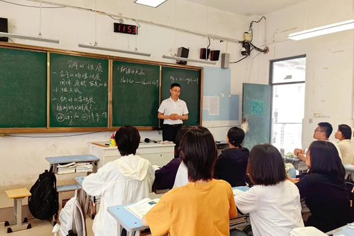 從塔克拉瑪干到念青唐古拉，他在支教路上“催化”希望